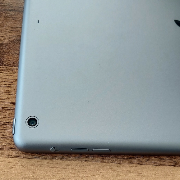 Apple iPad Air 1st Gen 9.7" 16GB Wi-Fi (Space Gray) - MD785LL/B, Factory Reset - Picture 5 of 10